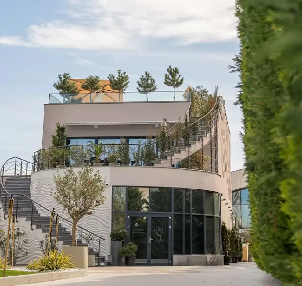 Muse Country Club, lângă Nouvert